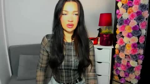 OliviaWomen online show from November 23, 2025, 7:19 am