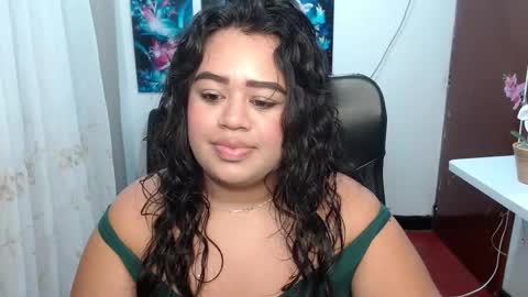 oliviia_cute online show from January 14, 2026, 2:50 am