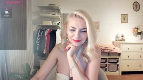 ollalla7 online show from October 26, 2025, 6:03 pm