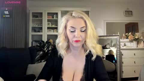 ollalla7 online show from January 18, 2026, 8:23 pm