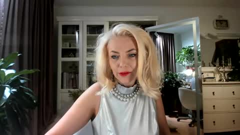 ollalla7 online show from May 10, 2026, 7:52 pm