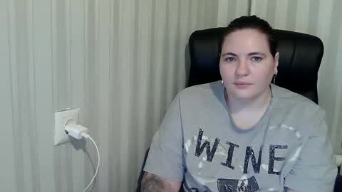 Snapshot of olyaandnetty chatting on October 27, 2025, 7:40 pm OlyaAndNetty online show from October 27, 2025, 7:40 pm