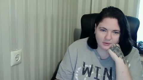 Snapshot of olyaandnetty chatting on November 1, 2025, 1:46 pm OlyaAndNetty online show from November 1, 2025, 1:46 pm