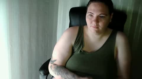 Snapshot of olyaandnetty chatting on November 12, 2025, 2:56 am OlyaAndNetty online show from November 12, 2025, 2:56 am