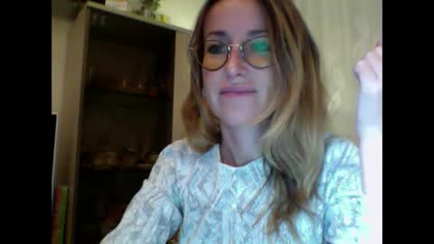 olyra11 online show from October 4, 2025, 7:01 pm