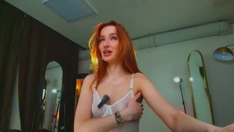 Miss Omelia online show from May 1, 2026, 4:55 pm