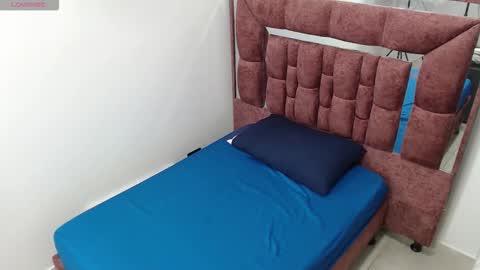 on32_sexlook online show from February 21, 2026, 7:04 pm