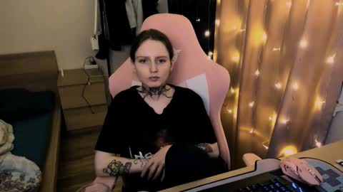 on_yxxx online show from September 12, 2025, 8:31 pm
