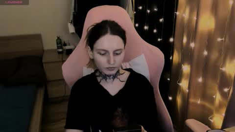 on_yxxx online show from October 21, 2025, 7:03 pm