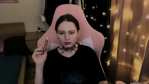 on_yxxx online show from November 4, 2025, 8:30 pm