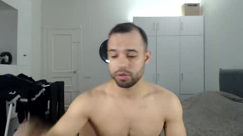 onebestlover online show from November 24, 2025, 8:25 am