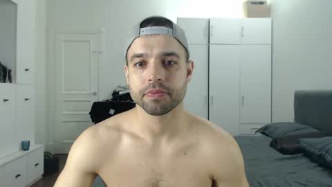 onebestlover online show from June 14, 2026, 8:16 am