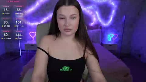 Snapshot of onelaya chatting on March 8, 2025, 11:18 pm L A Y A online show from March 8, 2025, 11:18 pm