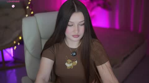 L A Y A online show from April 22, 2026, 7:04 pm