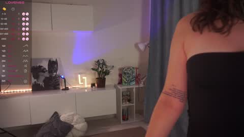 Snapshot of oneo_ chatting on October 23, 2025, 9:35 pm SamLolita online show from October 23, 2025, 9:35 pm