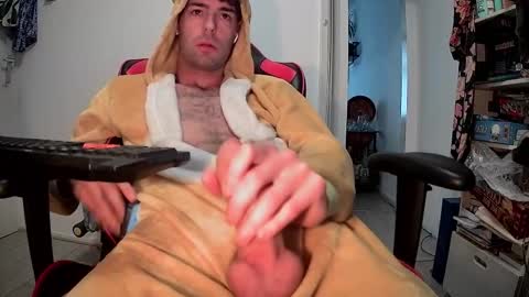 onesieboyx online show from October 14, 2025, 2:18 pm