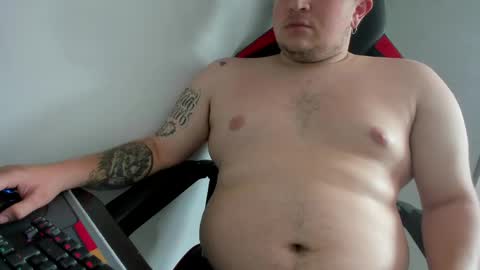 Snapshot of onewhiteboichub chatting on May 25, 2026, 5:19 pm Andres INDEPENDENT MODEL online show from May 25, 2026, 5:19 pm
