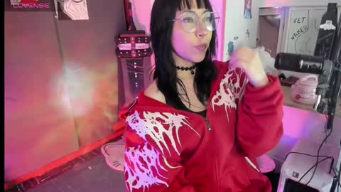 Snapshot of oni_dakotta chatting on September 19, 2025, 12:39 pm oni_dakotta online show from September 19, 2025, 12:39 pm