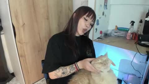 Snapshot of oni_dakotta chatting on March 6, 2026, 2:02 pm oni_dakotta online show from March 6, 2026, 2:02 pm