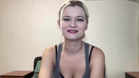 Snapshot of onika_cox chatting on October 2, 2025, 9:44 pm Onika online show from October 2, 2025, 9:44 pm