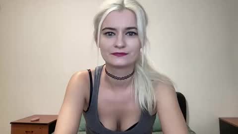 Snapshot of onika_cox chatting on October 10, 2025, 9:47 pm Onika online show from October 10, 2025, 9:47 pm