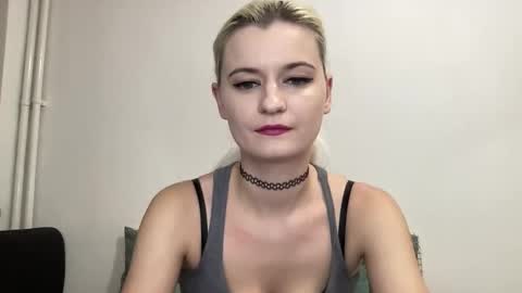 Onika online show from November 19, 2025, 10:21 pm