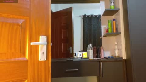 Snapshot of online_bestie chatting on September 21, 2025, 8:05 am Bestie online show from September 21, 2025, 8:05 am