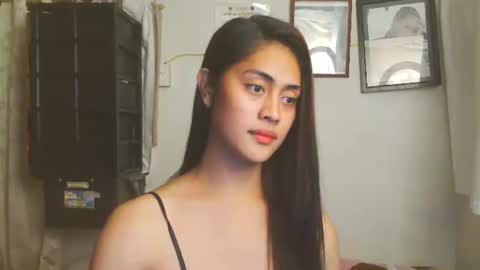 onlyjulia25 online show from November 25, 2025, 1:00 pm