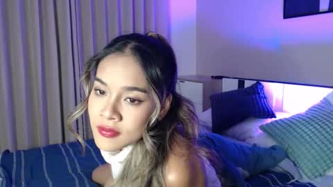 Lily Peach  -   online show from May 10, 2026, 8:58 pm