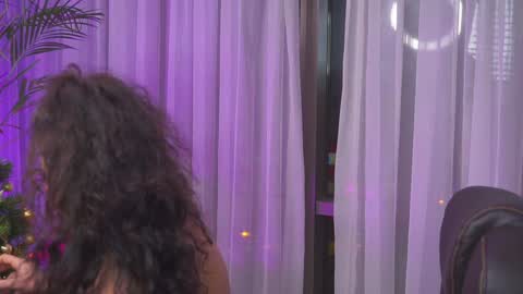 Nicolle online show from December 4, 2024, 2:37 pm