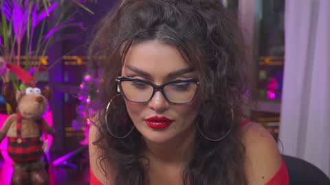Nicolle online show from December 4, 2024, 6:17 pm