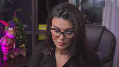 Nicolle online show from December 10, 2024, 2:38 am