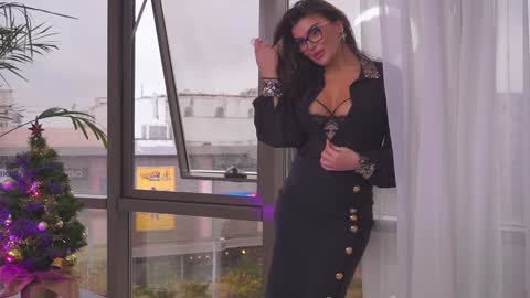 Nicolle online show from December 10, 2024, 8:40 am