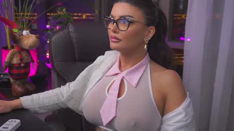Nicolle online show from December 13, 2024, 6:59 pm