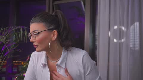 Nicolle online show from December 16, 2024, 3:43 pm