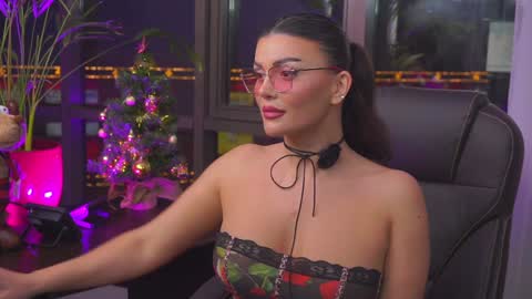 Nicolle online show from December 17, 2024, 5:58 pm