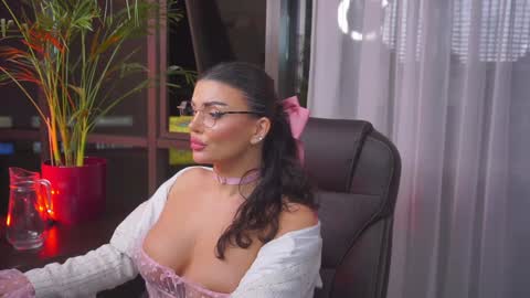 Nicolle online show from January 5, 2025, 1:56 am
