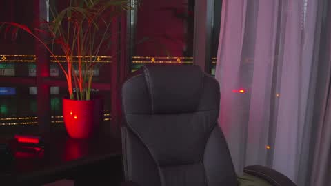 Nicolle online show from January 8, 2025, 10:48 pm