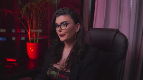 Nicolle online show from January 9, 2025, 2:01 am