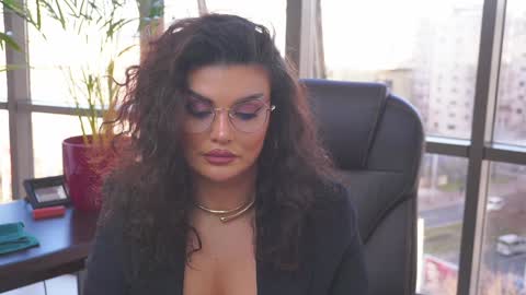 Nicolle online show from January 23, 2025, 1:45 pm