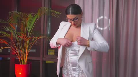 Nicolle online show from January 26, 2025, 11:18 pm