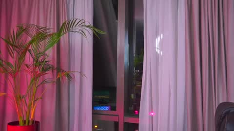 Nicolle online show from January 31, 2025, 10:52 pm