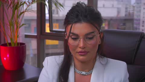 Nicolle online show from February 2, 2025, 2:24 pm