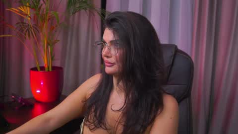 Nicolle online show from February 7, 2025, 7:49 pm