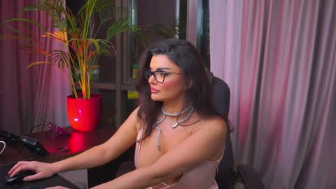 Nicolle online show from February 8, 2025, 9:57 pm