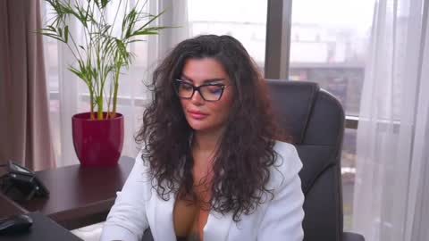Nicolle online show from March 1, 2025, 10:02 am