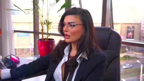 Nicolle online show from March 12, 2025, 2:56 pm