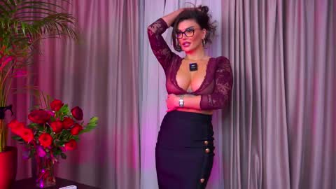 Nicolle online show from September 8, 2025, 8:19 pm