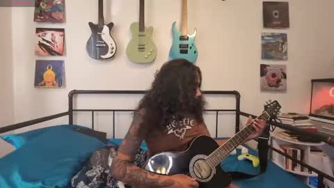 Snapshot of onlystrings chatting on April 1, 2026, 9:12 pm Duo online show from April 1, 2026, 9:12 pm