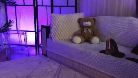 Xandra online show from May 14, 2026, 4:41 am